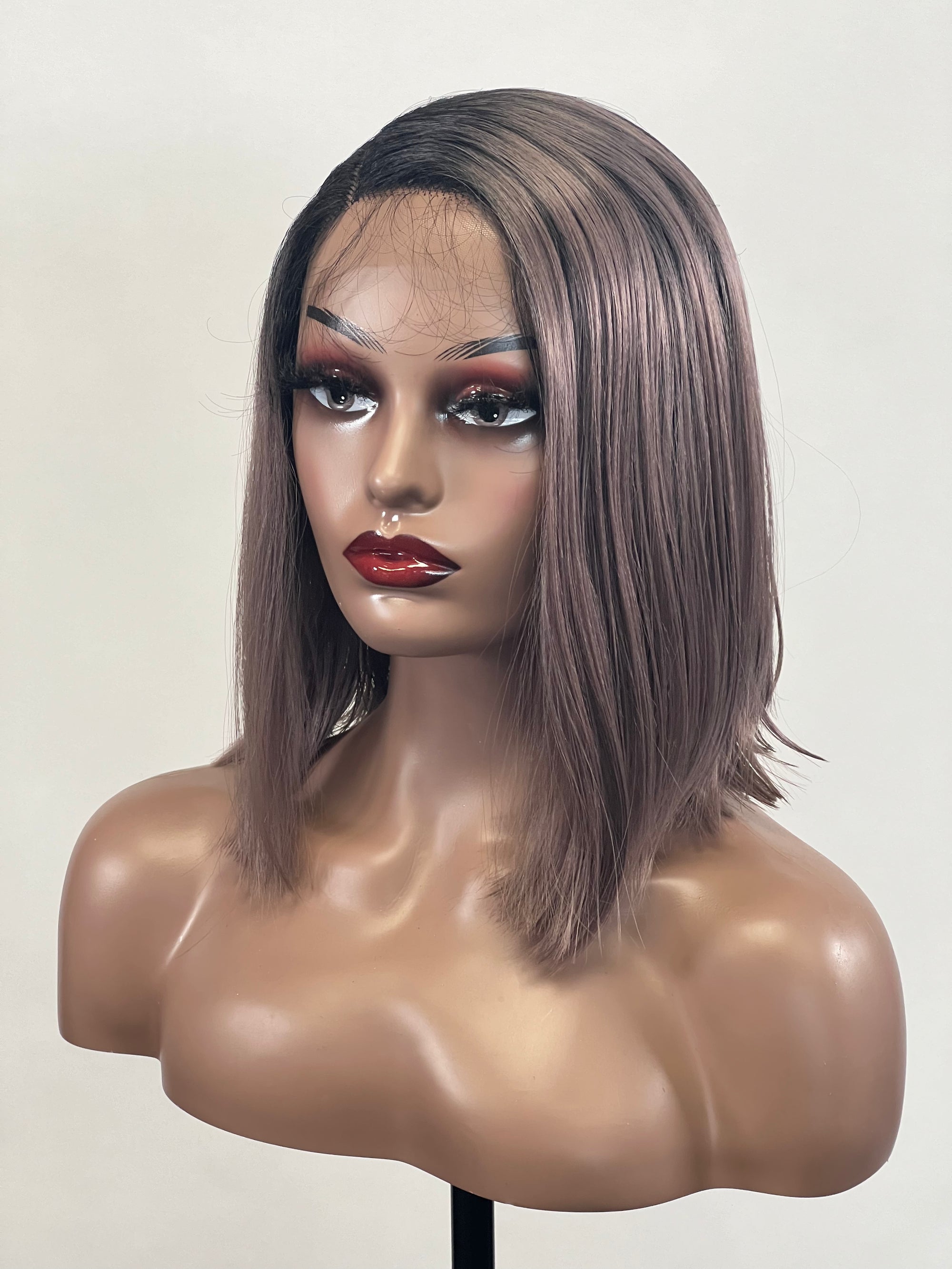 CHYNA perruque lace front en semi naturel.